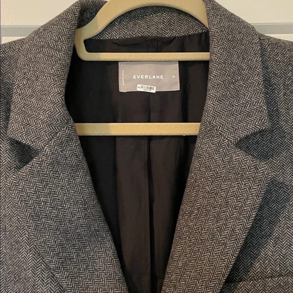 Everlane The Oversized Wool Blazer in Herringbone - Picture 5 of 6